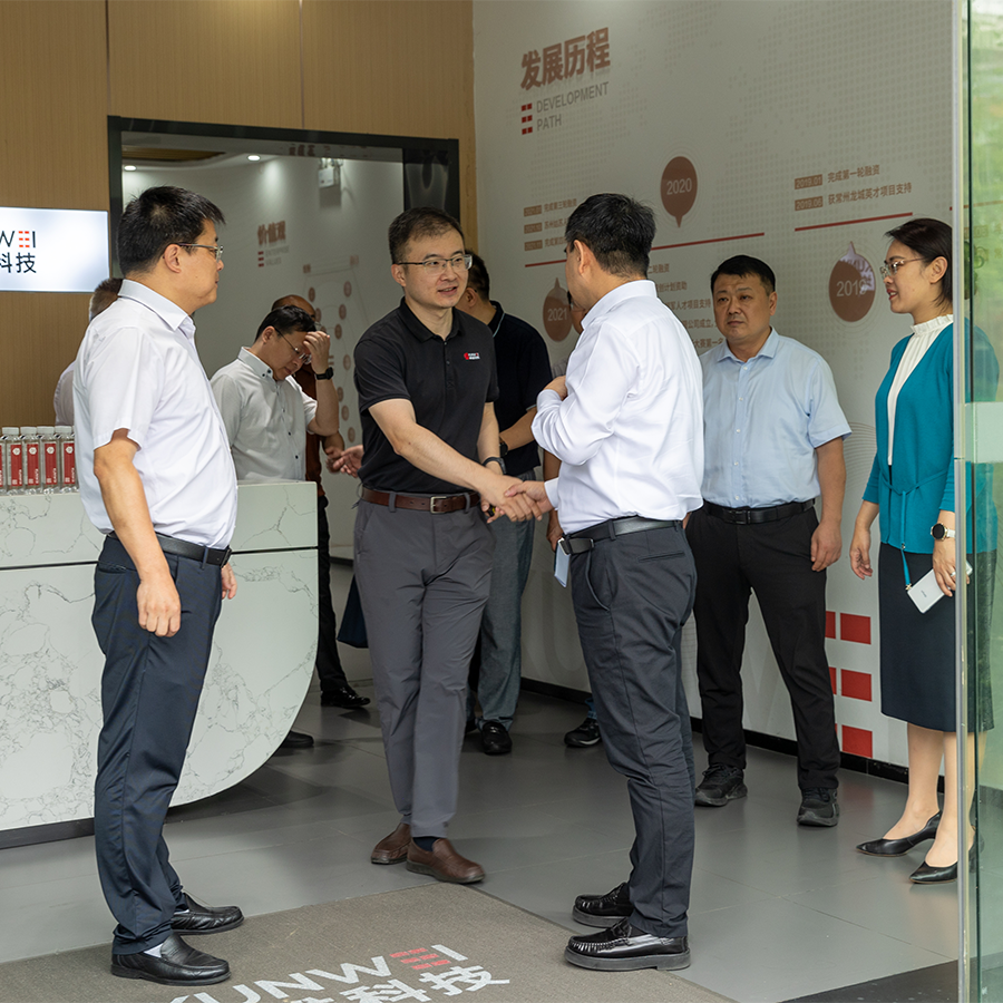 培育发展新质生产力 打造融合科创新生态丨区委副书记、区长恽淇丞率队调研常州坤维传感科技有限公司